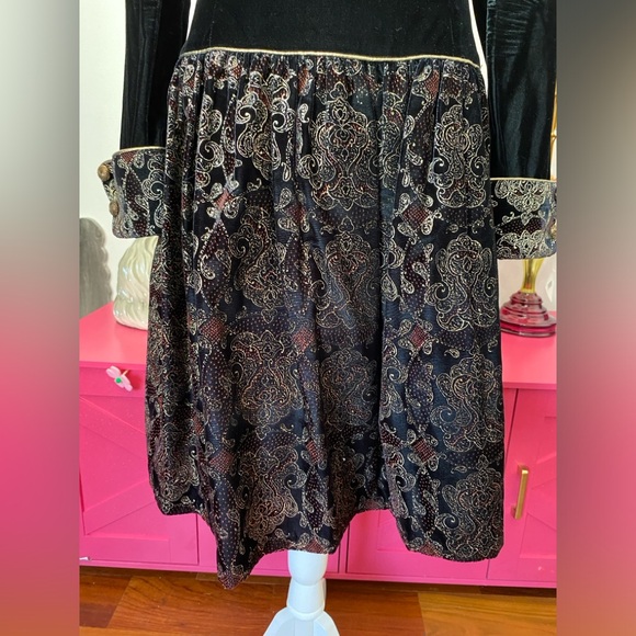 ❌SOLD❌VINTAGE 80’S SCOTT MCCLINTOCK BLACK VELVET BROCADE DRESS OFF SHOULDER - Picture 3 of 10